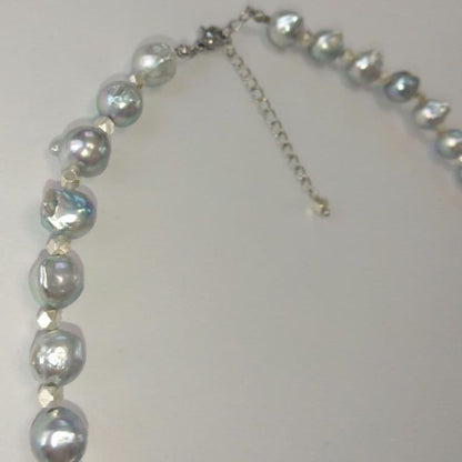 Uwa Jem Orchid natural gray pearl necklace with horns and Carence silver, 8.5mm pearls, 43+5 cm length