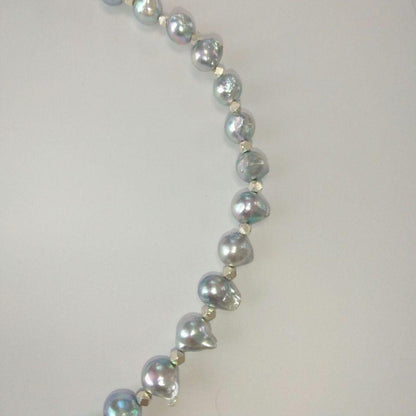 Uwa Jem Orchid natural gray pearl necklace with horns and Carence silver, 8.5mm pearls, 43+5 cm length