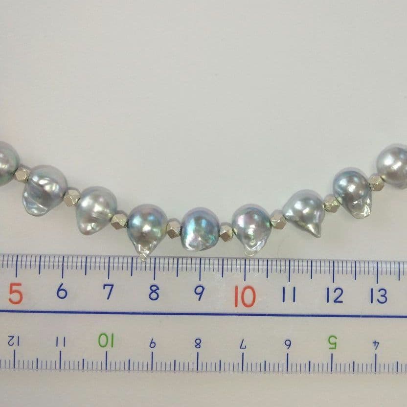 Uwa Jem Orchid natural gray pearl necklace with horns and Carence silver, 8.5mm pearls, 43+5 cm length