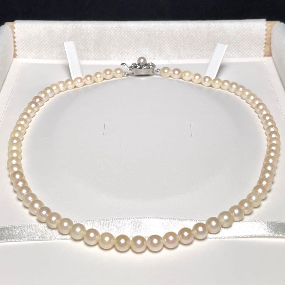 Akoya pearl baby pearl necklace with 5.5-5.9mm round white pearls on a 42.1cm silver chain