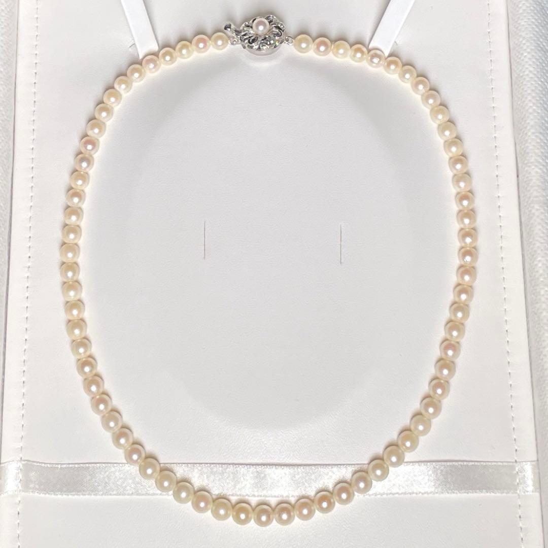 Akoya pearl baby pearl necklace with 5.5-5.9mm round white pearls on a 42.1cm silver chain