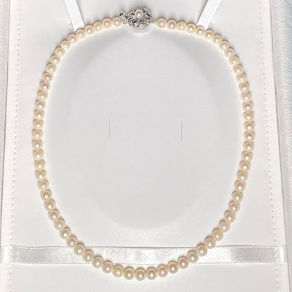 Akoya pearl baby pearl necklace with 5.5-5.9mm round white pearls on a 42.1cm silver chain