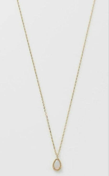 Agaat Opal necklace featuring a 0.6 x 0.4 cm opal pendant set in K10 gold on a 40 cm chain