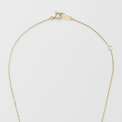 Agaat Opal necklace featuring a 0.6 x 0.4 cm opal pendant set in K10 gold on a 40 cm chain