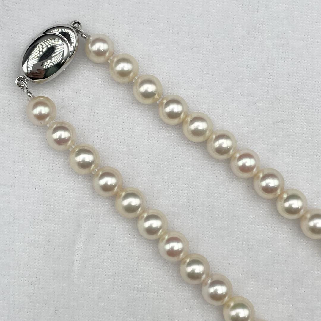 Aqoya Pearl Hanadama necklace with white pearls sized 6.5-7mm and silver clasp
