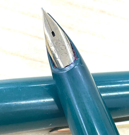 Pilot fountain pen F 14K F 585 green with fine nib, slim and lightweight design