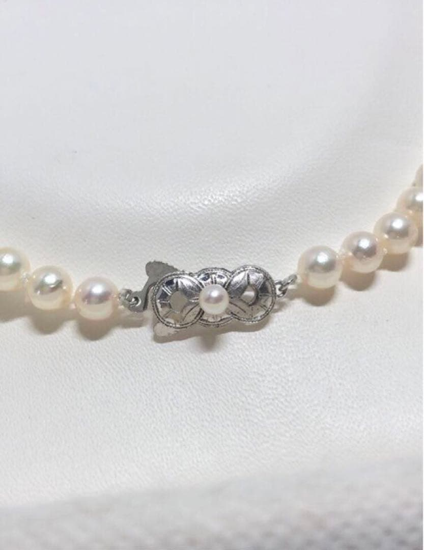 Akoya pearl necklace with round white pearls 5.5-6.0mm and silver clasp on a white background