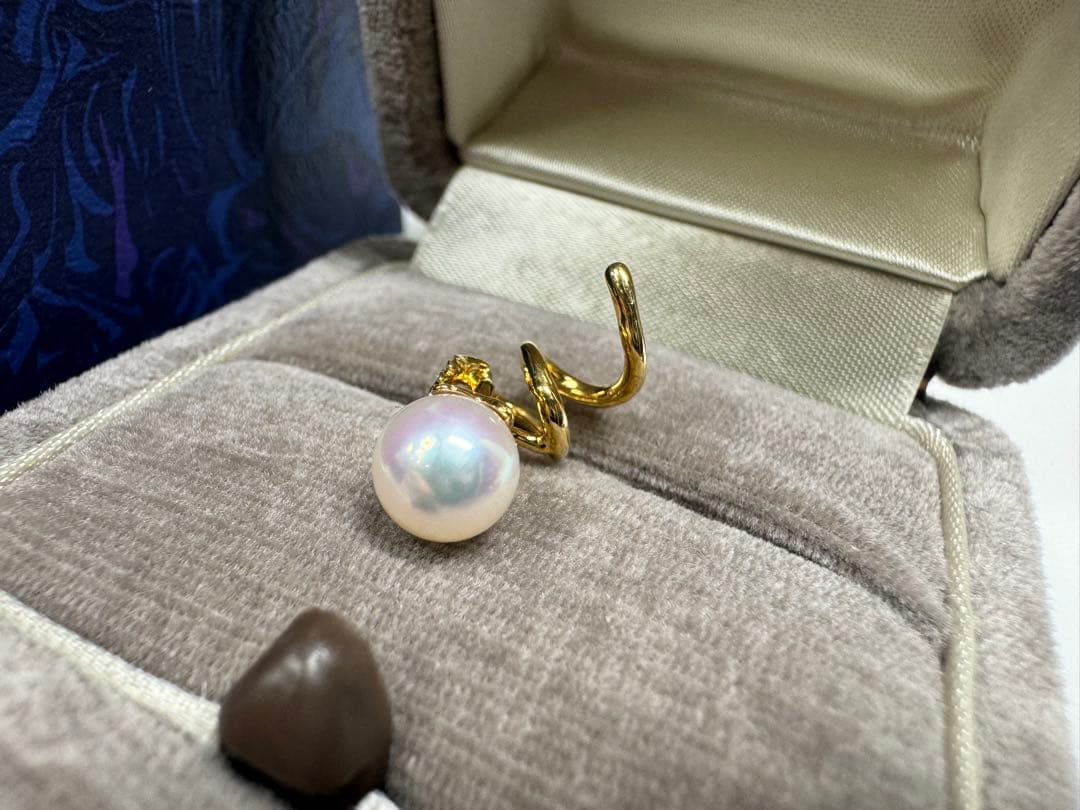 MIKIMOTO K18 gold pendant top featuring a 6.3mm white pearl weighing 1.6g