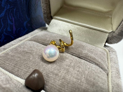 MIKIMOTO K18 gold pendant top featuring a 6.3mm white pearl weighing 1.6g