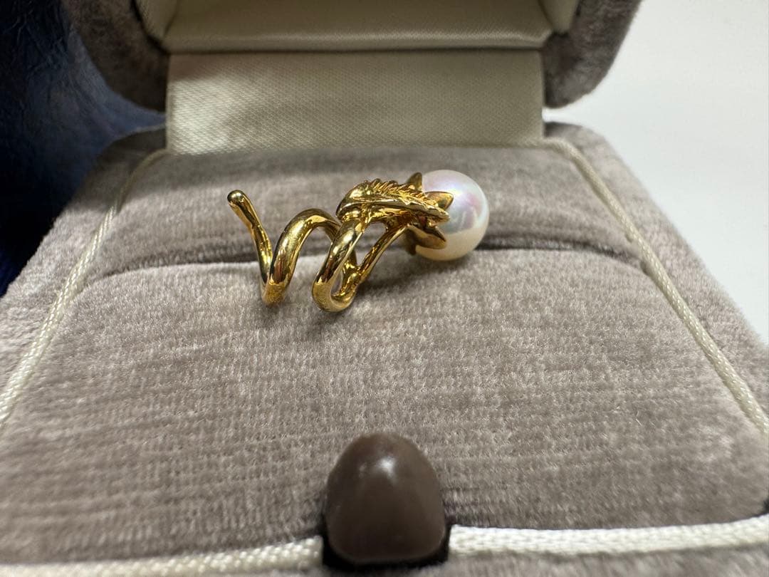 MIKIMOTO K18 gold pendant top featuring a 6.3mm white pearl weighing 1.6g