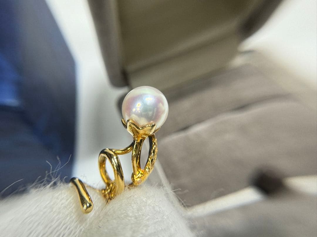 MIKIMOTO K18 gold pendant top featuring a 6.3mm white pearl weighing 1.6g