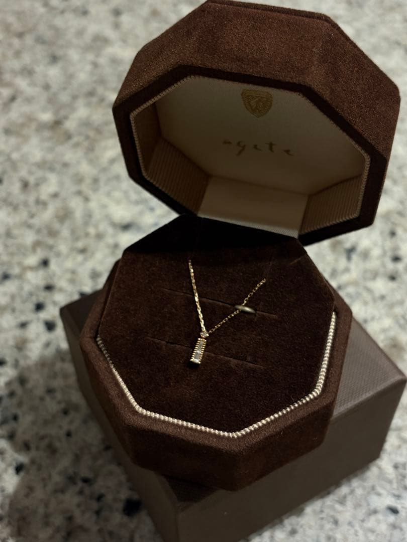 Agate K18 diamond necklace with 40cm chain displayed on white background with jewelry box