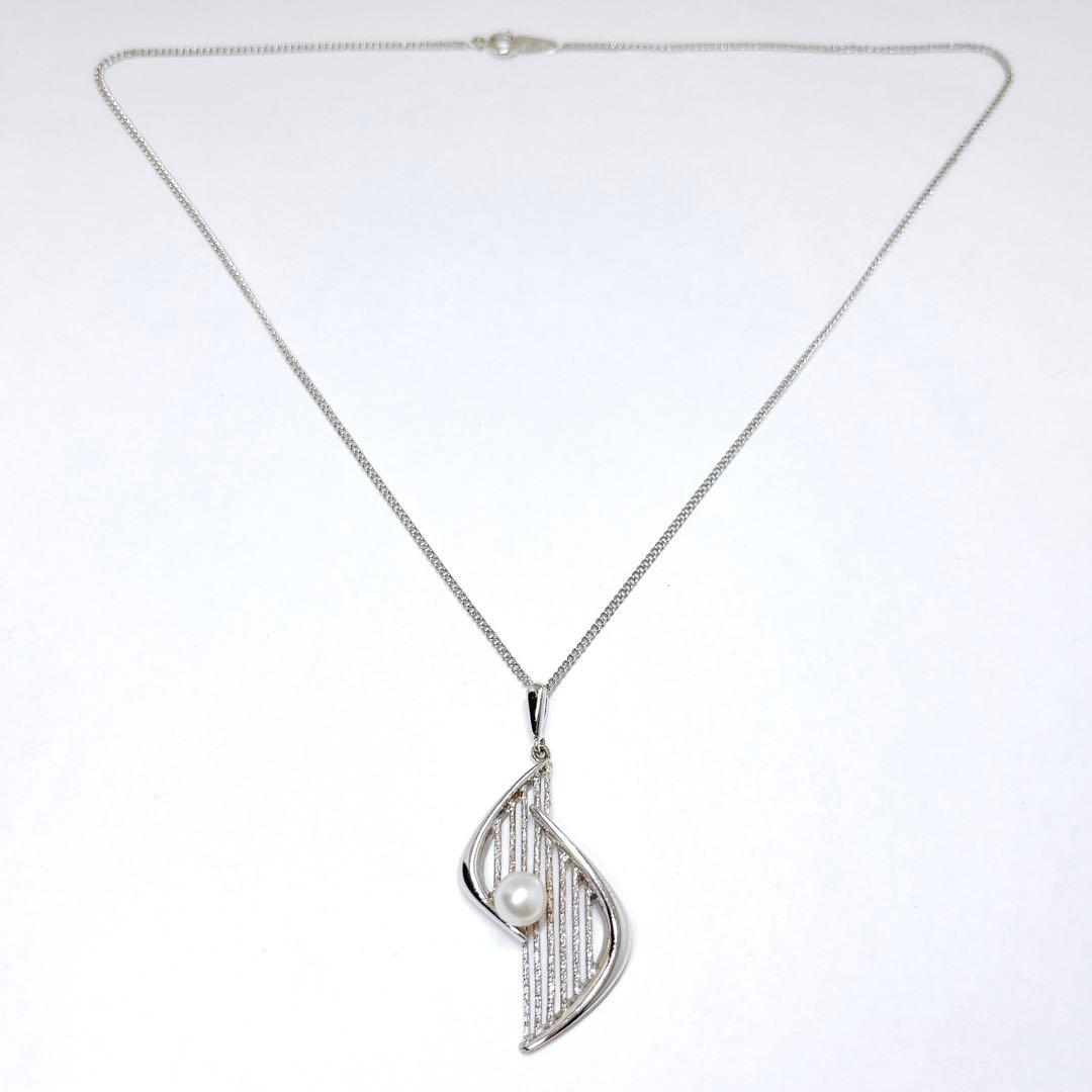 Mikimoto pearl necklace pendant with 6.5mm pearls on a 43cm chain