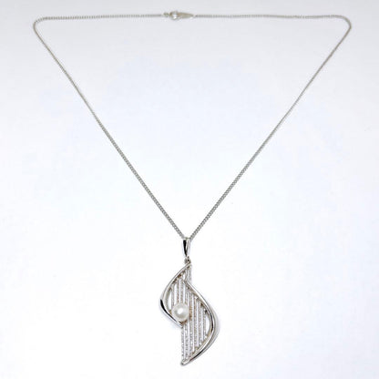 Mikimoto pearl necklace pendant with 6.5mm pearls on a 43cm chain