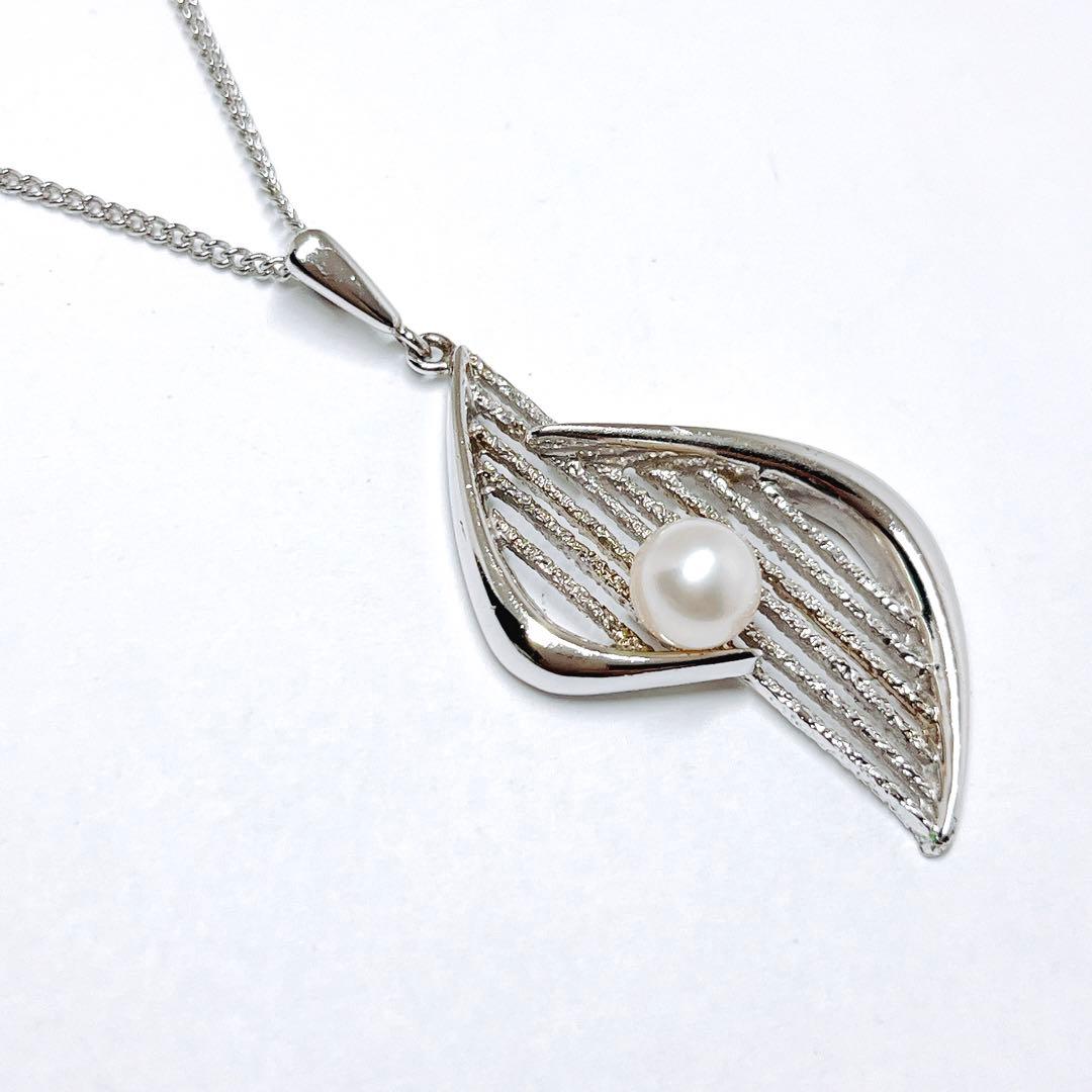 Mikimoto pearl necklace pendant with 6.5mm pearls on a 43cm chain