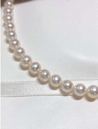 Jewelry Mak Akoya Pearl Necklace featuring white round pearls sized 7.0-7.5 mm on a 42 cm strand