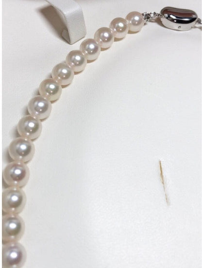 Jewelry Mak Akoya Pearl Necklace featuring white round pearls sized 7.0-7.5 mm on a 42 cm strand