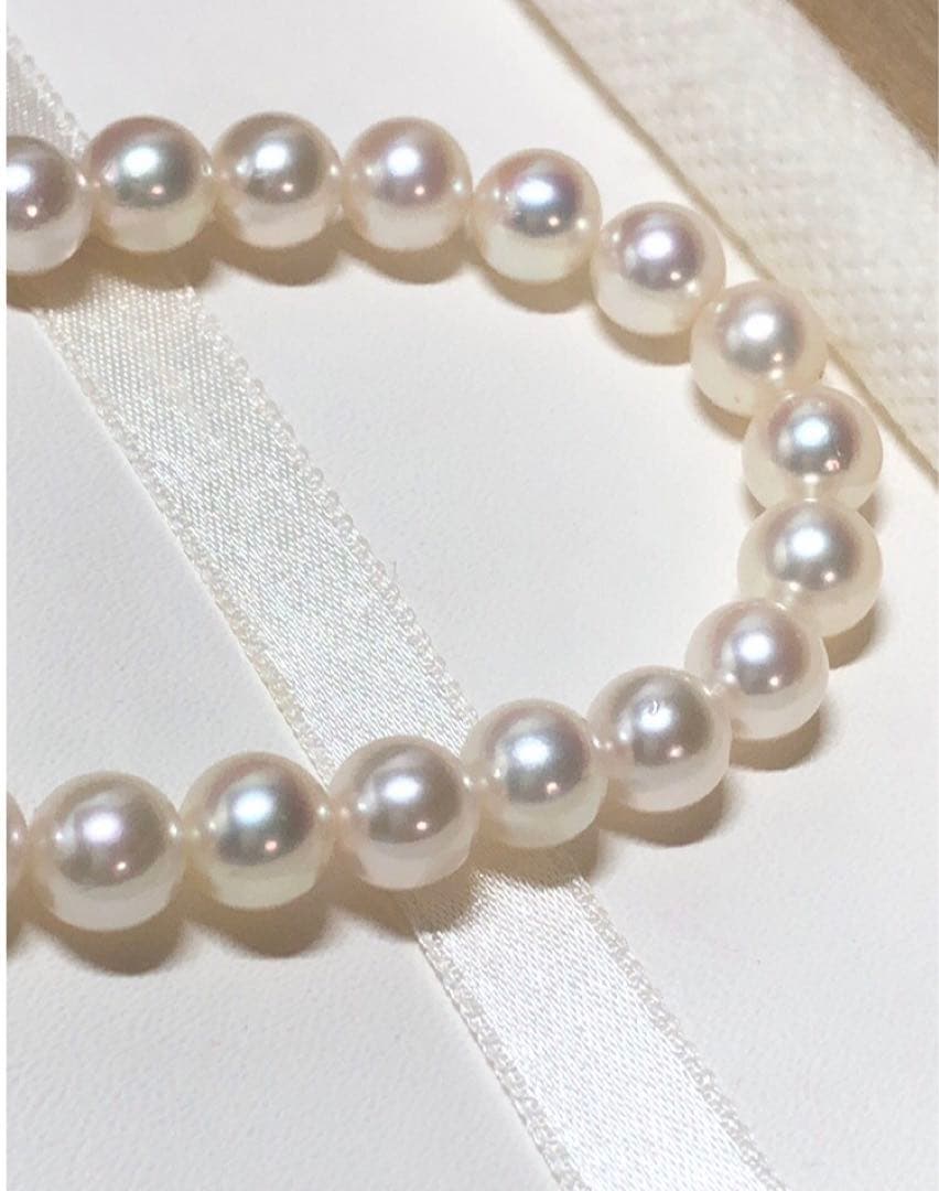 Jewelry Mak Akoya Pearl Necklace featuring white round pearls sized 7.0-7.5 mm on a 42 cm strand