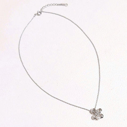 Tasaki pearl necklace with flower motif made of silver 925 featuring 15mm pearls and 40cm adjustable length