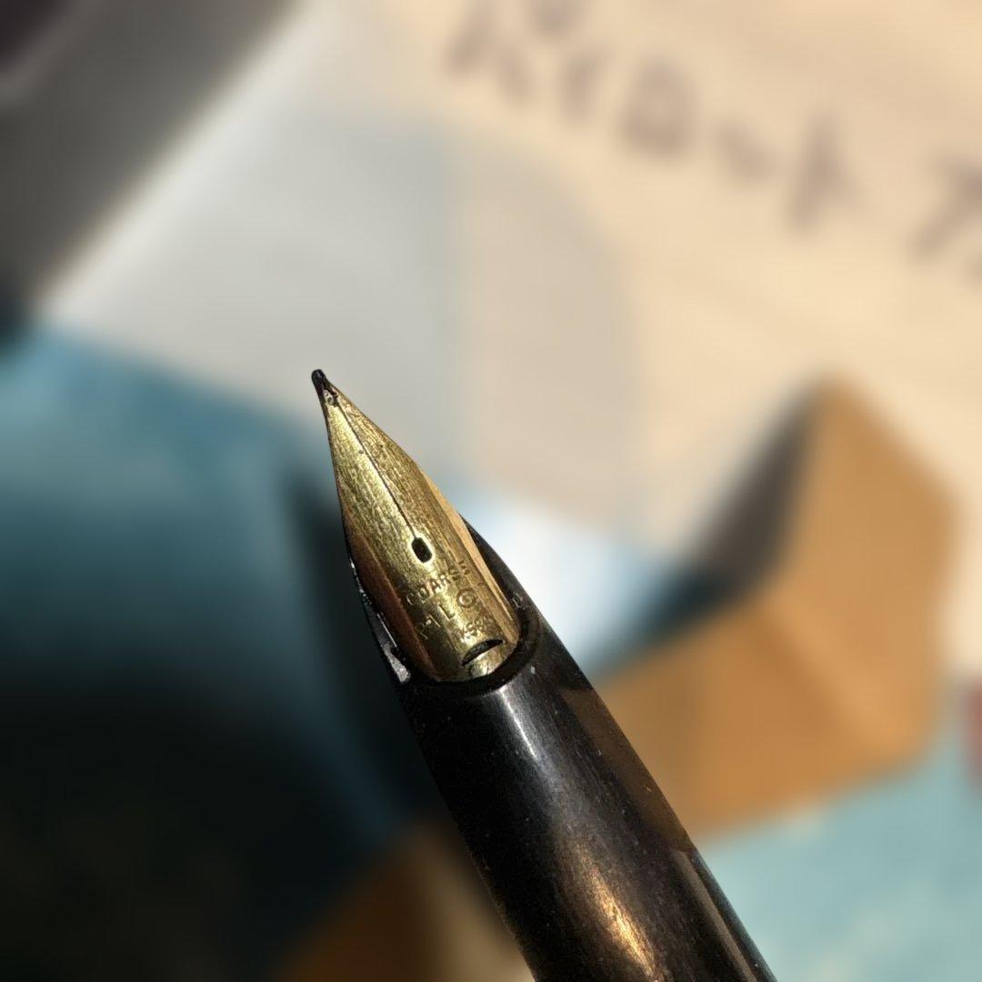 Pilot E-300 GU17 limited edition fountain pen with 14K gold coarse nib and black barrel shown writing characters
