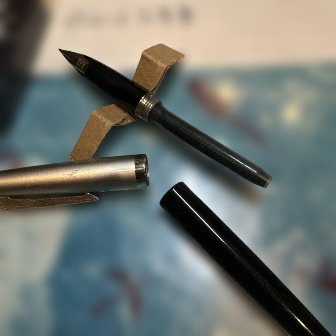 Pilot E-300 GU17 limited edition fountain pen with 14K gold coarse nib and black barrel shown writing characters