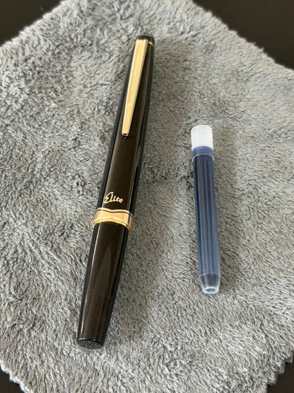 Pilot Elite 14K gold fountain pen from 1978 with extra fine nib and engraved SH13 cap underneath