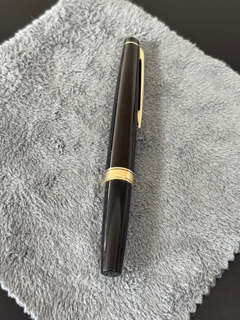 Pilot Elite 14K gold fountain pen from 1978 with extra fine nib and engraved SH13 cap underneath