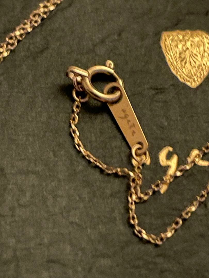 Close-up of agete K18 gold necklace chain approximately 50cm long displayed on white background