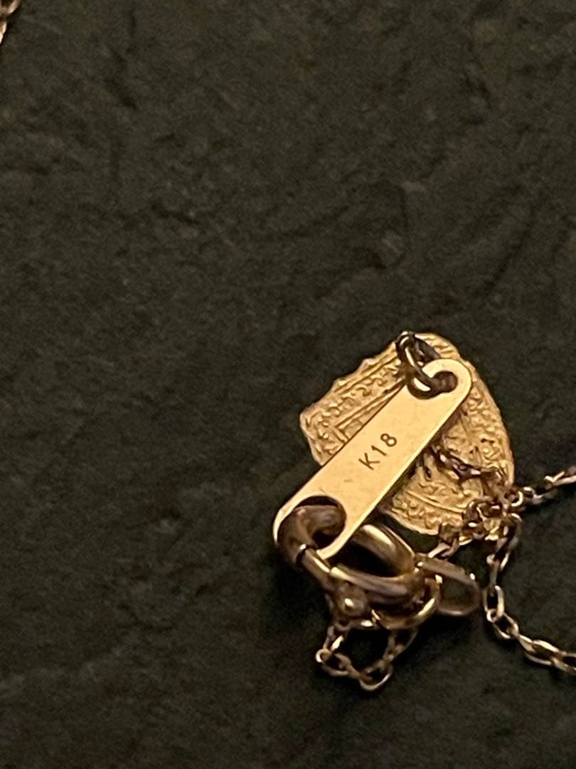 Close-up of agete K18 gold necklace chain approximately 50cm long displayed on white background