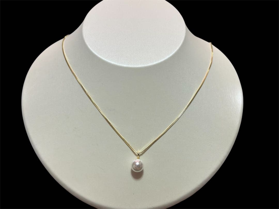 Honetama Akoya Pearl Necklace with 8mm white pearls and silver chain with extender clasp