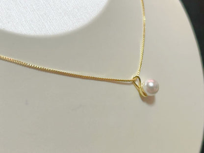 Honetama Akoya Pearl Necklace with 8mm white pearls and silver chain with extender clasp