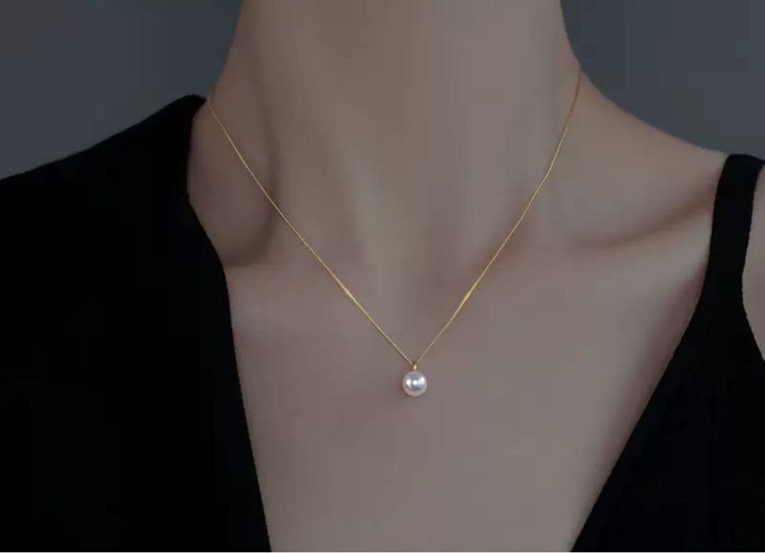 Honetama Akoya Pearl Necklace with 8mm white pearls and silver chain with extender clasp