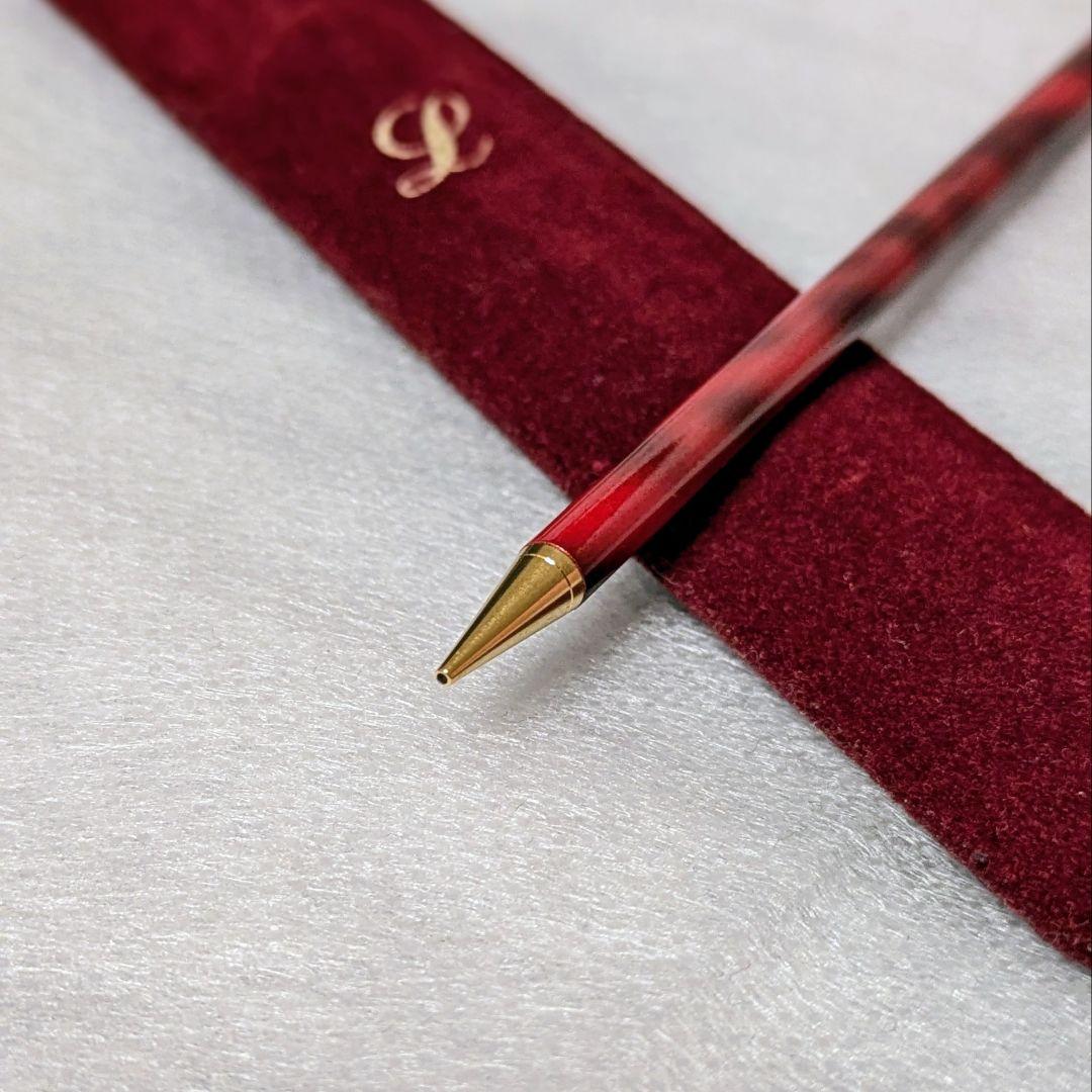 PILOT Mechanical Pencil in red tortoise marble pattern with gold accents and heart charm, displayed with velvet pen case and cloth box