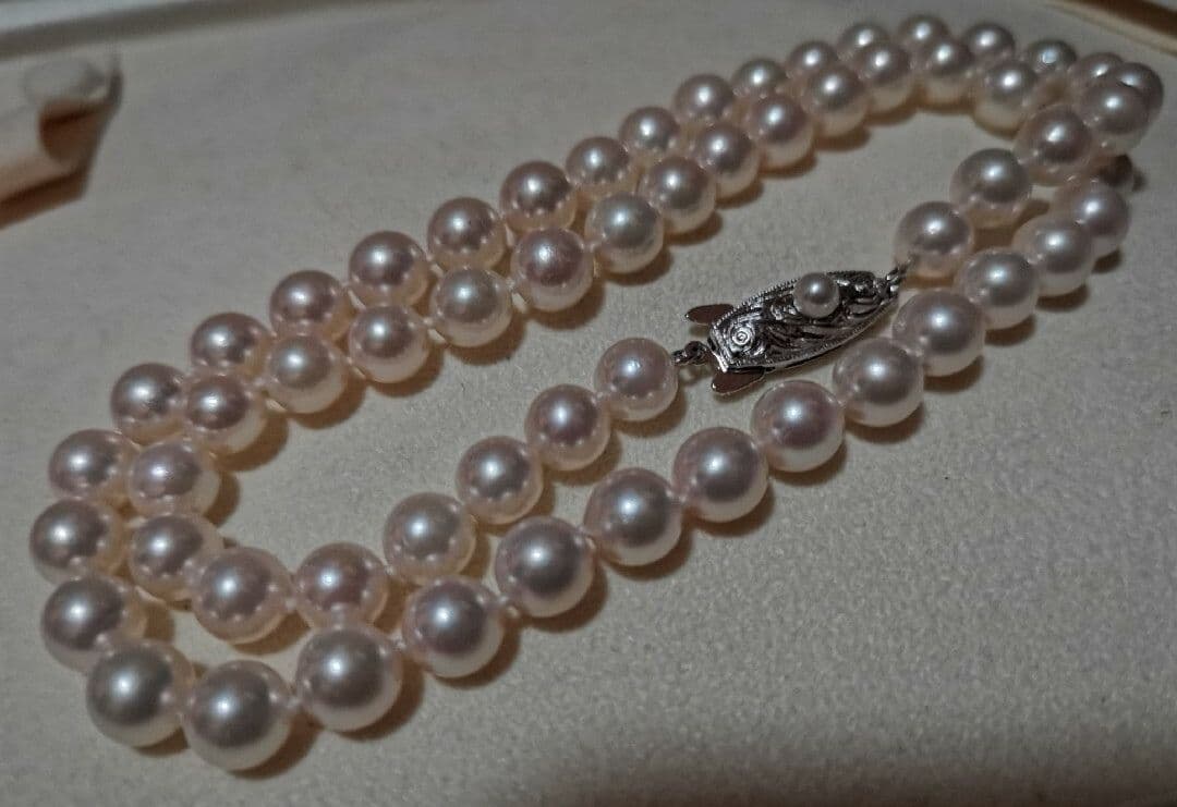 Tasaki Akoya pearl necklace with light pink pearls 6.5-7mm sized on a 45cm strand with T S brand mark