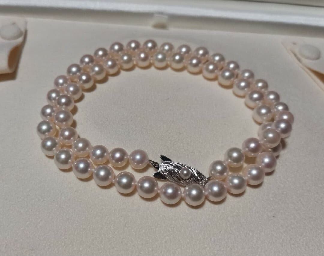 Tasaki Akoya pearl necklace with light pink pearls 6.5-7mm sized on a 45cm strand with T S brand mark