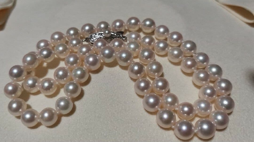 Tasaki Akoya pearl necklace with light pink pearls 6.5-7mm sized on a 45cm strand with T S brand mark
