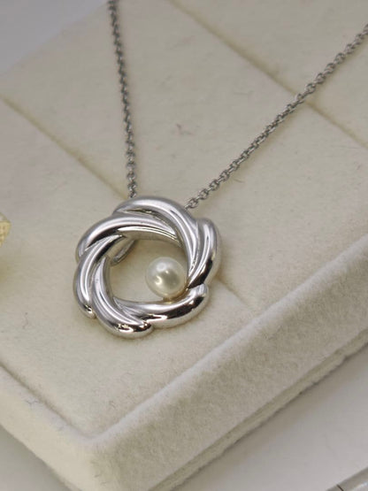 Tasaki silver necklace with pearl design, 36-40 cm length, 1.5 cm pendant size