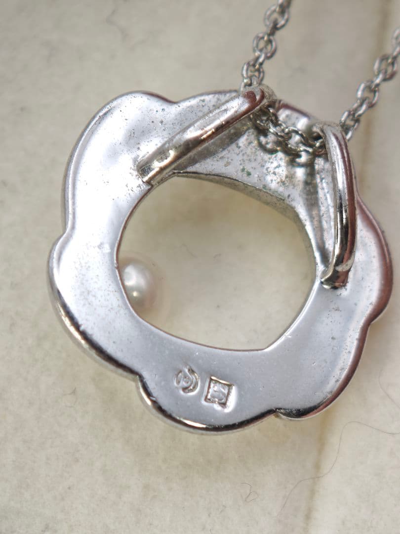 Tasaki silver necklace with pearl design, 36-40 cm length, 1.5 cm pendant size