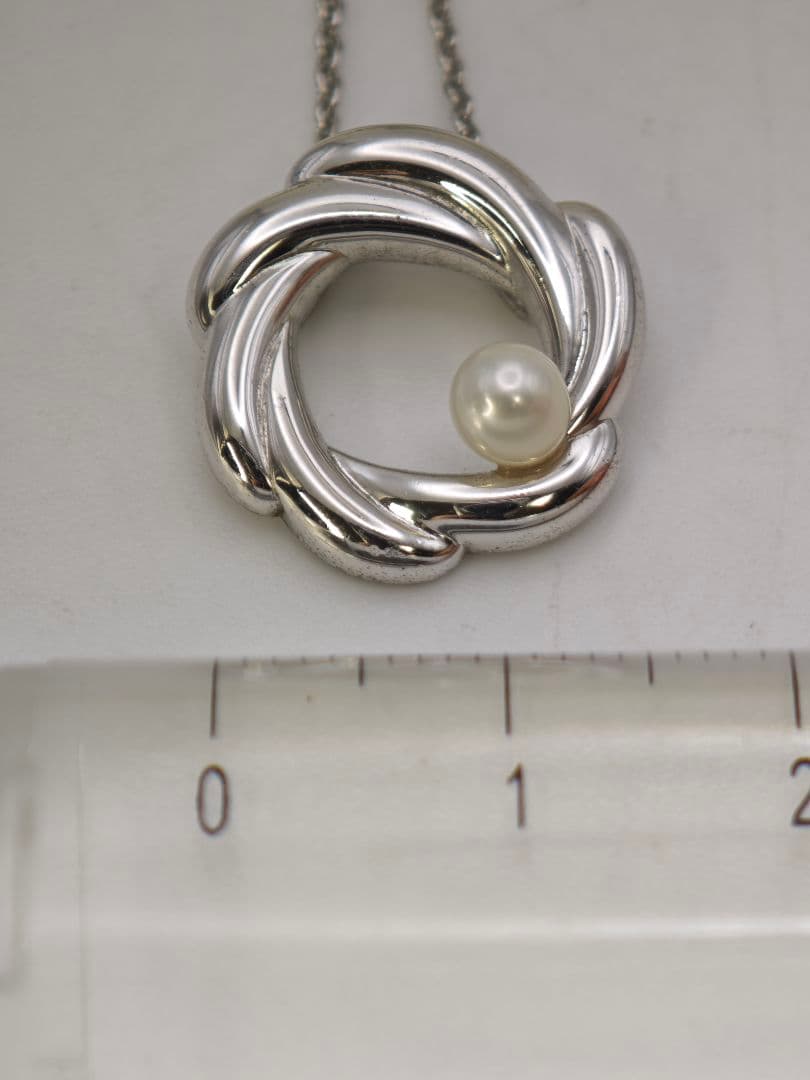 Tasaki silver necklace with pearl design, 36-40 cm length, 1.5 cm pendant size