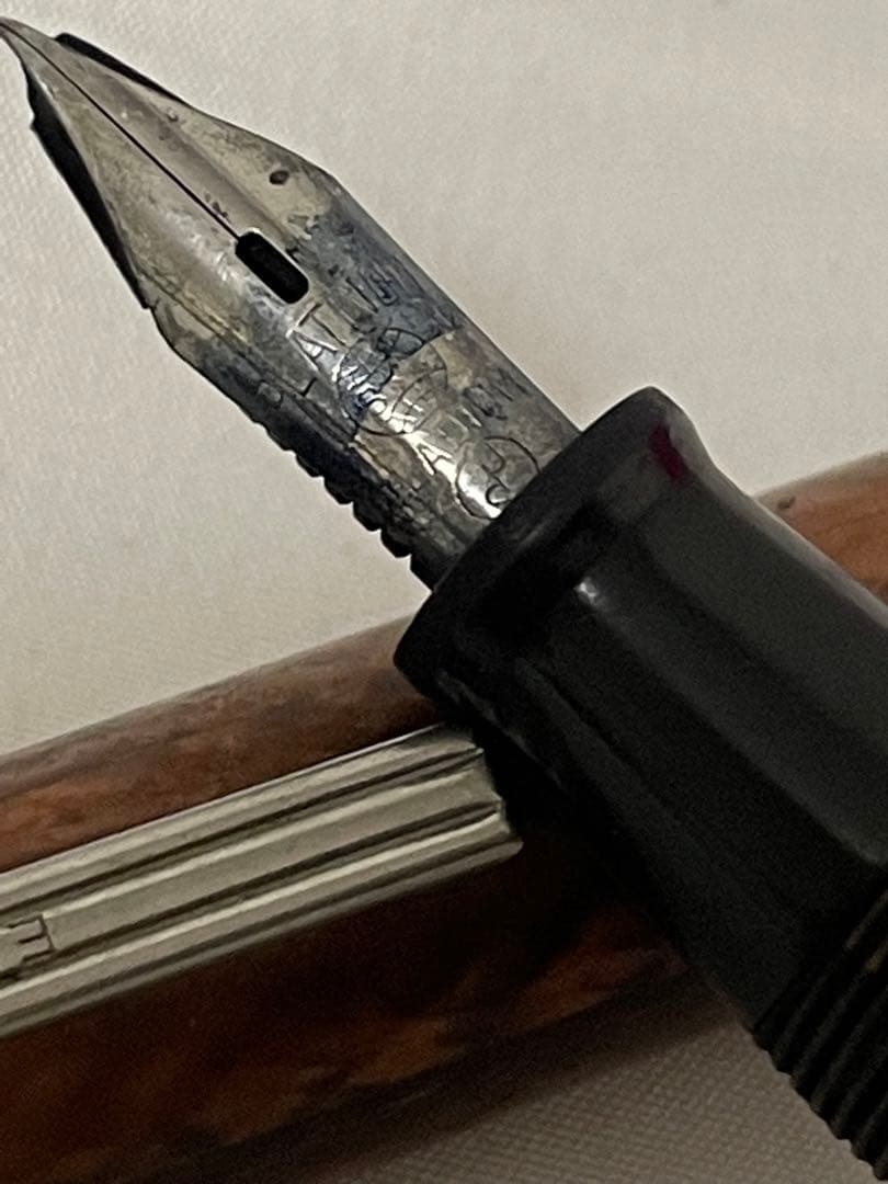 Pilot Platinum Multi-Pen Set 20230831 with pink fountain pen and brown iridium point pens, cap not closing