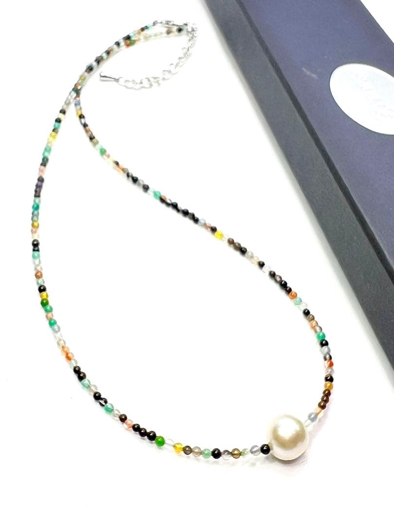 Oshiware necklace featuring 9.7mm Akoya pearls and 2.3mm multi-colored stones on adjustable 42-47cm chain