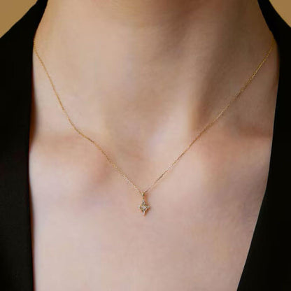 Agate Winter Limited Necklace made of K18 gold with diamond accents in a gold tone finish