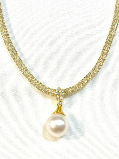 Akoya pearl single necklace with 8mm pearl and gold crystal mesh chain pendant with stone decoration