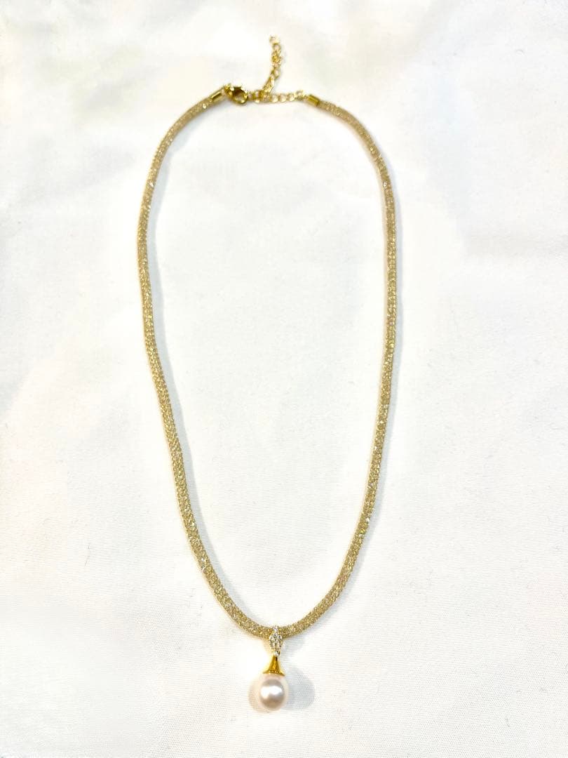 Akoya pearl single necklace with 8mm pearl and gold crystal mesh chain pendant with stone decoration