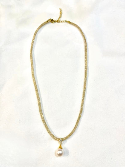 Akoya pearl single necklace with 8mm pearl and gold crystal mesh chain pendant with stone decoration