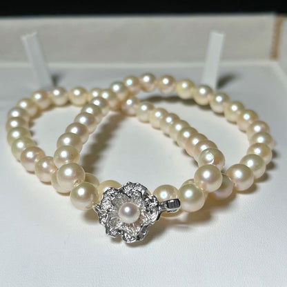 Akoya pearl necklace model M732 with round white pearls on silver chain, 40 cm length