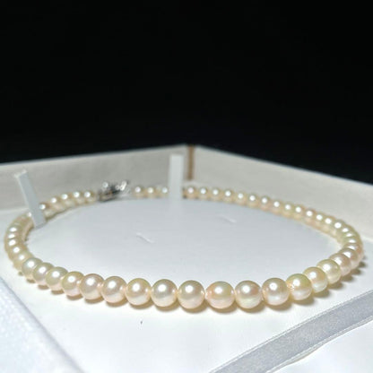 Akoya pearl necklace model M732 with round white pearls on silver chain, 40 cm length