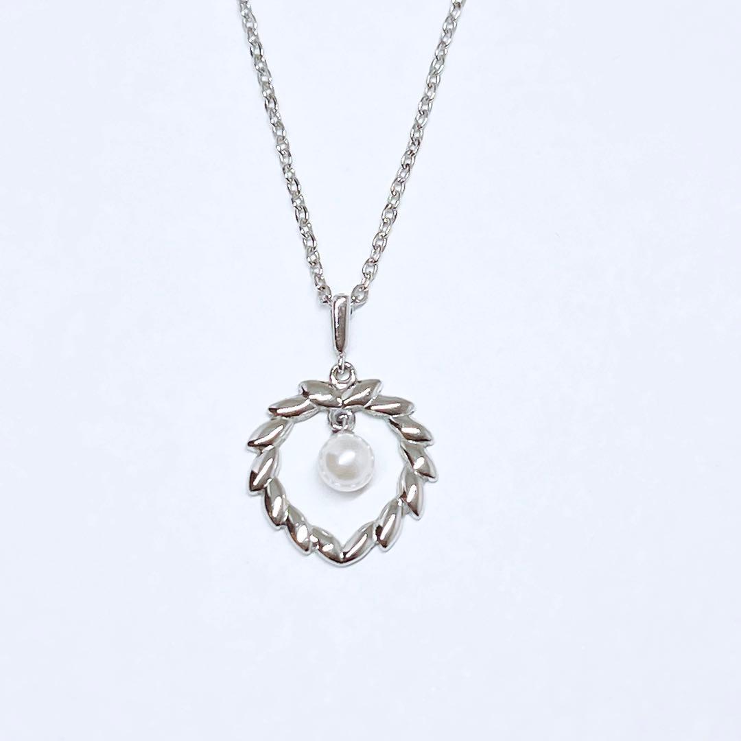 Mikimoto Pearl Necklace Top Leaf made of silver with pearl accent, delicate and elegant design