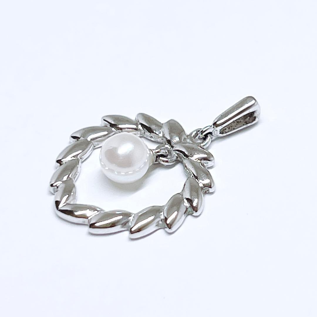 Mikimoto Pearl Necklace Top Leaf made of silver with pearl accent, delicate and elegant design