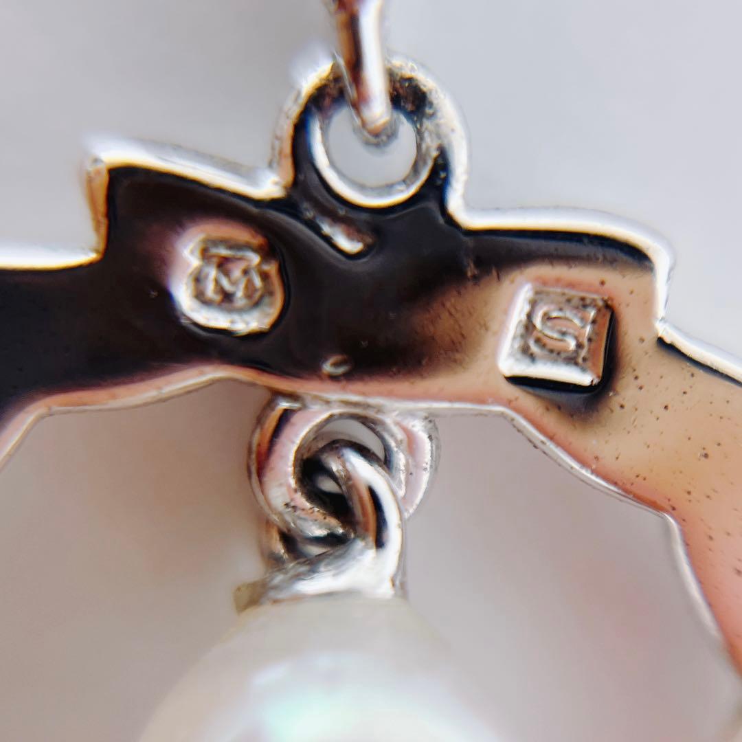 Mikimoto Pearl Necklace Top Leaf made of silver with pearl accent, delicate and elegant design